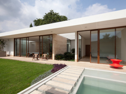 House of Eight Gardens