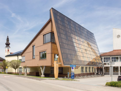 Extension to The Raiffeisenbank building