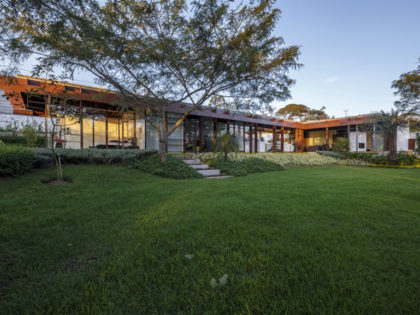 DIFFUSE BORDERS: R.I. HOUSE